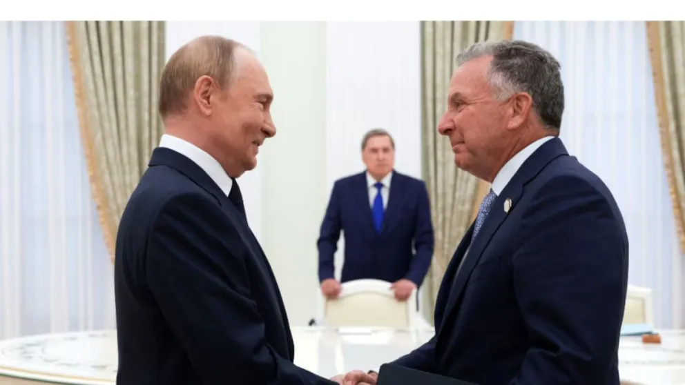Vladimir Putin junto a Steve Witkoff. 
