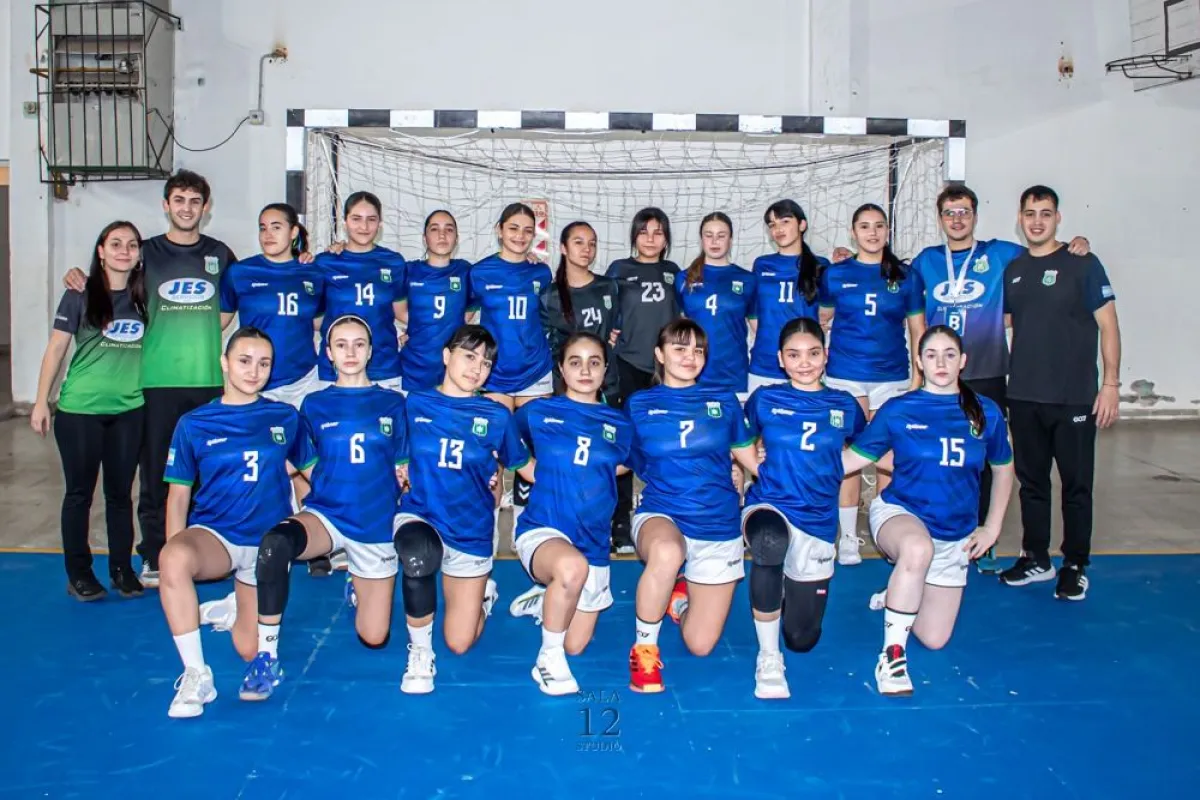 Las chicas sub-16 del Club R&iacute;o Negro tambi&eacute;n obtuvieron el segundo puesto en el torneo provincial disputado en Catriel, superando su marca anterior. Foto (Club R&iacute;o Negro)