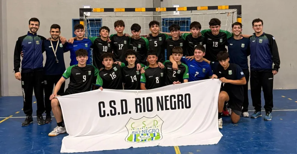 Loschicos del sub-16 del Club Social y Deportivo Río Negro lograron el subcampeonato provincial en Catriel y clasificaron al Nacional 2026. Foto (Cllub Río Negro).