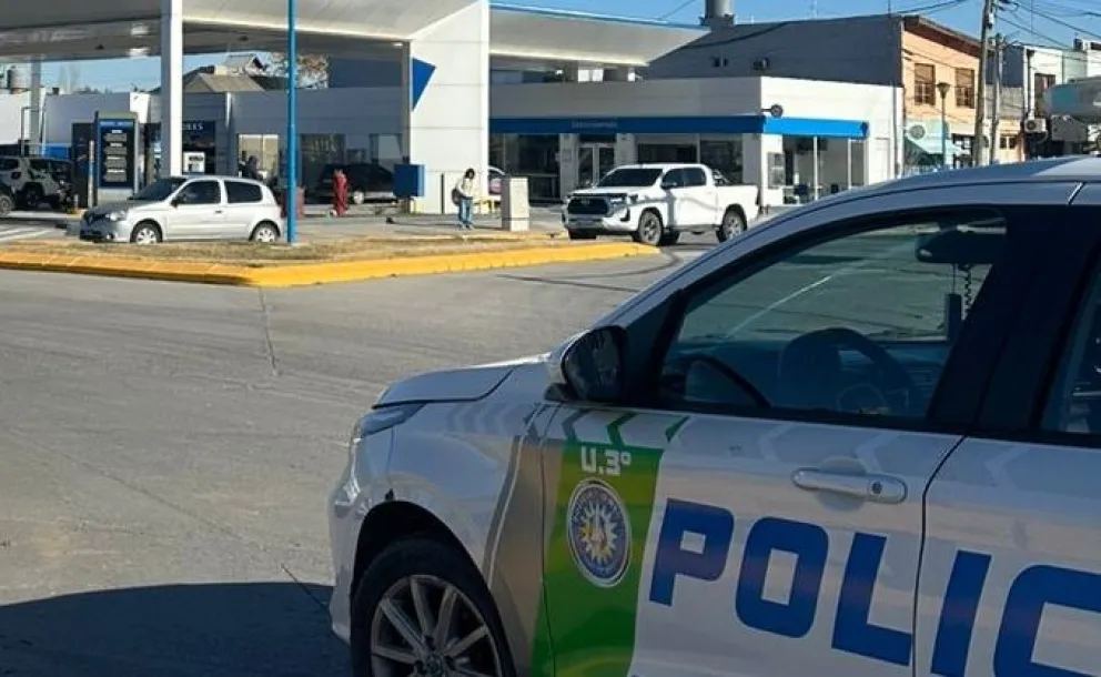El choque ocurrió en la rotonda de calle San Juan. 