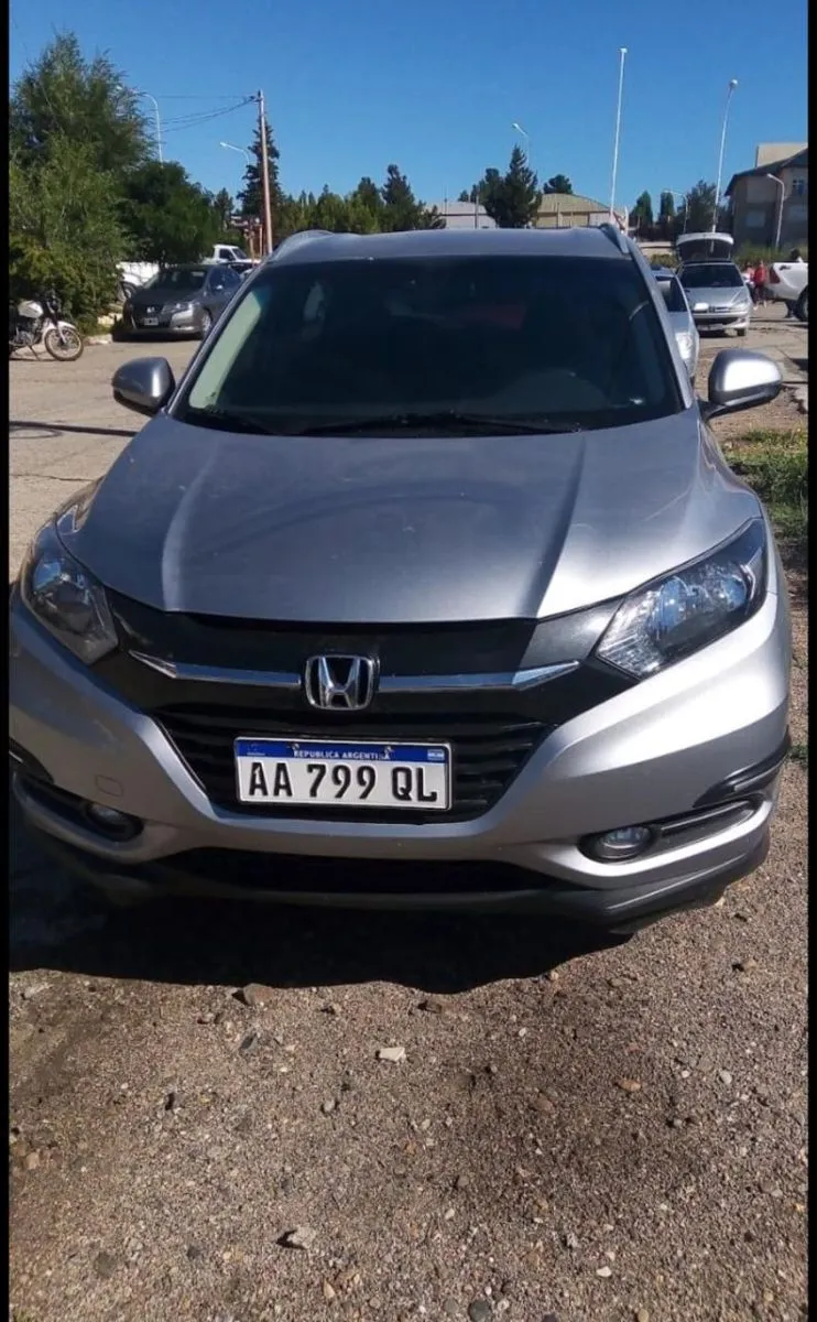 A Adri&aacute;n le robaron su veh&iacute;culo que ten&iacute;a dentro objetos de gran valor emocional. Foto (Gentileza)