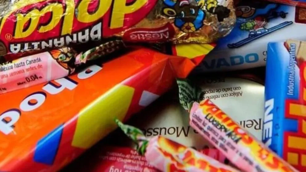 Elías Laciar, lanzó una colecta solidaria de golosinas con el objetivo de celebrar el Día del Niño junto a chicos y chicas de distintos barrios. Fotos (redes)