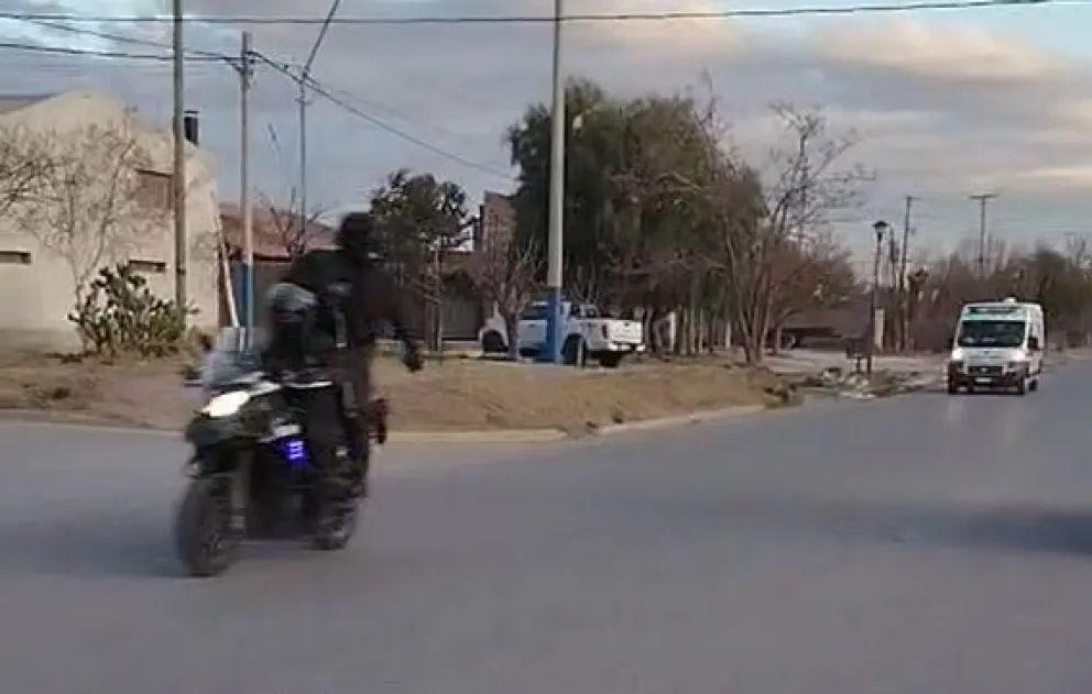 Es un vehículo de emergencia que implica una posibilidad de riesgo de vida inminente. (Foto ANRoca)