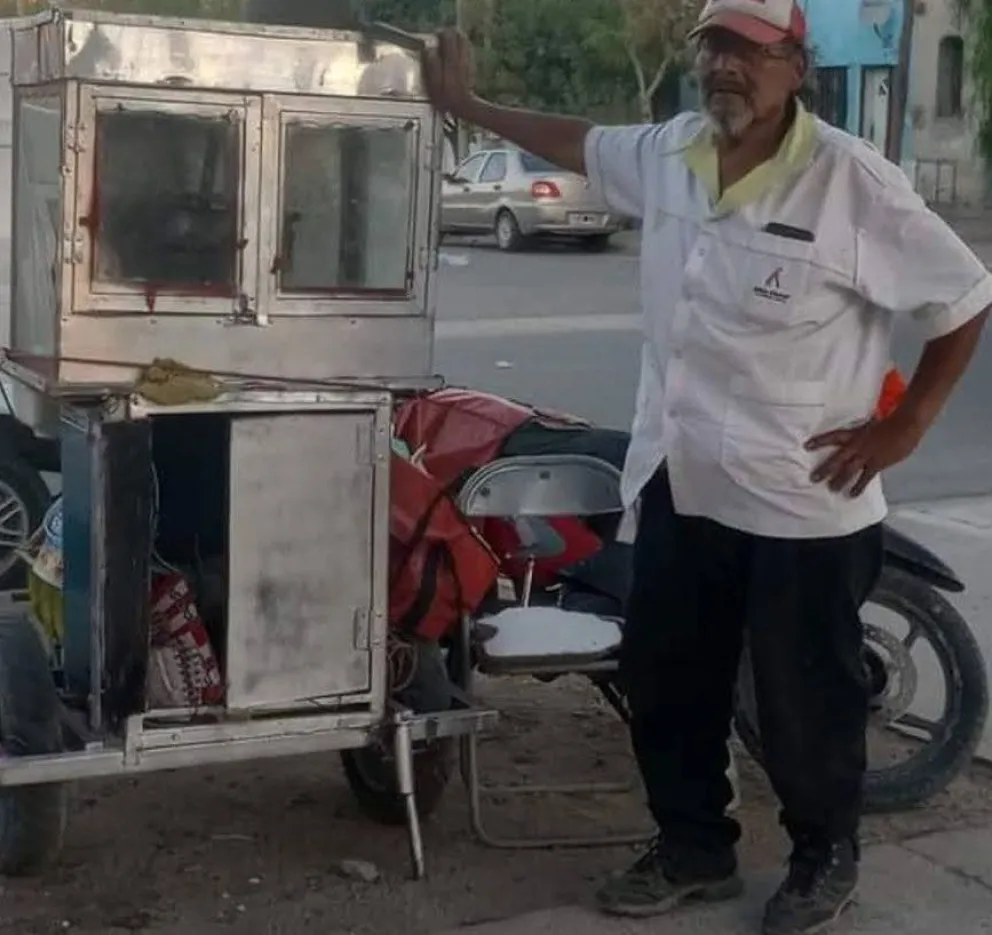 Benjam&iacute;n Garc&iacute;a, el canillita de la esquina de San Juan y Gadano, una figura entra&ntilde;able en la vida cotidiana de Roca. Foto (gentileza)