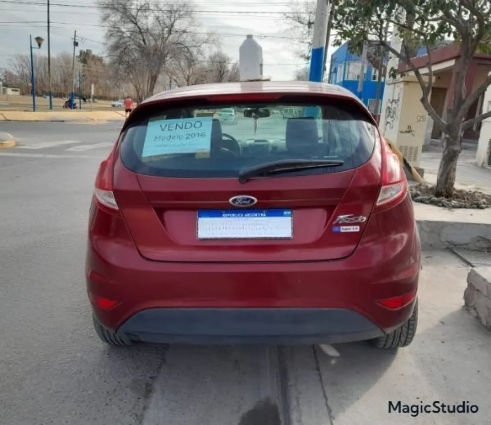 El Ford Fiesta fue entregado a compradores que, de acuerdo a la denuncia, entregaron un cheque que estaba a nombre de un fallecido. Foto (gentileza)