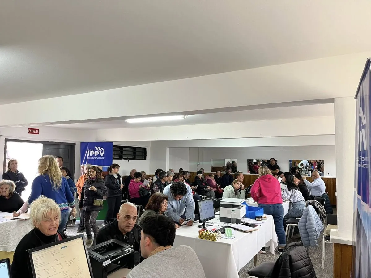 Más de 500 vecinos de Roca realizaron trámites en el operativo del IPPV ...