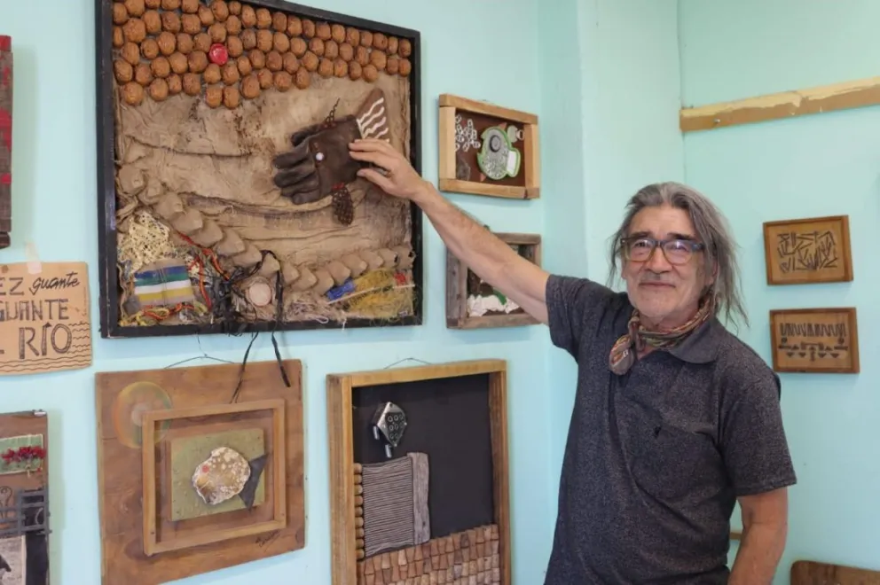 Alejandro Casalini es maestro mayor de obras y artista. Se destaca por recuperar materiales . Foto. Tania Domenicucci. ANRoca 