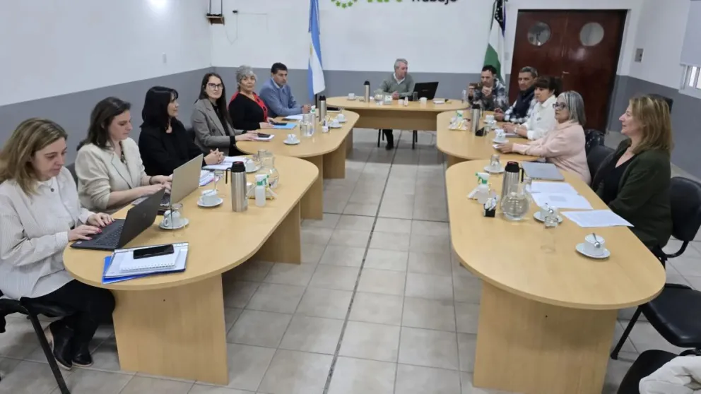 La reunión se desarrolló en la sede de la Secretaría de Trabajo de Río Negro y en ella se dio continuidad a los diferentes temas que se estuvieron trabajando en la paritaria realizada el 8 de agosto.