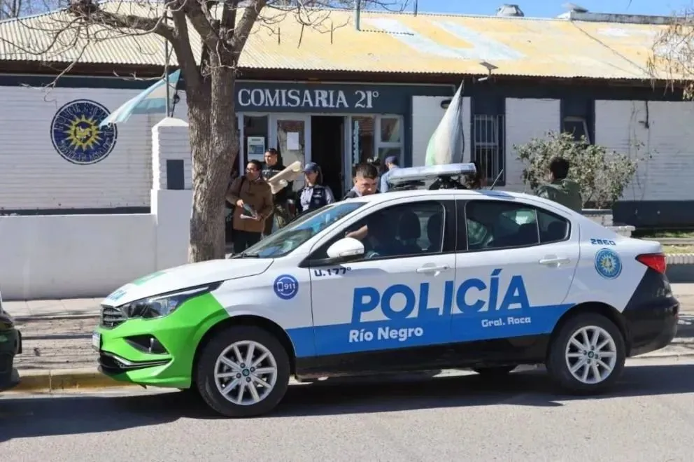  Dos uniformados que se desempeñan en Roca fueron detenidos. | Foto  (Tania Domenicucci-ANR)