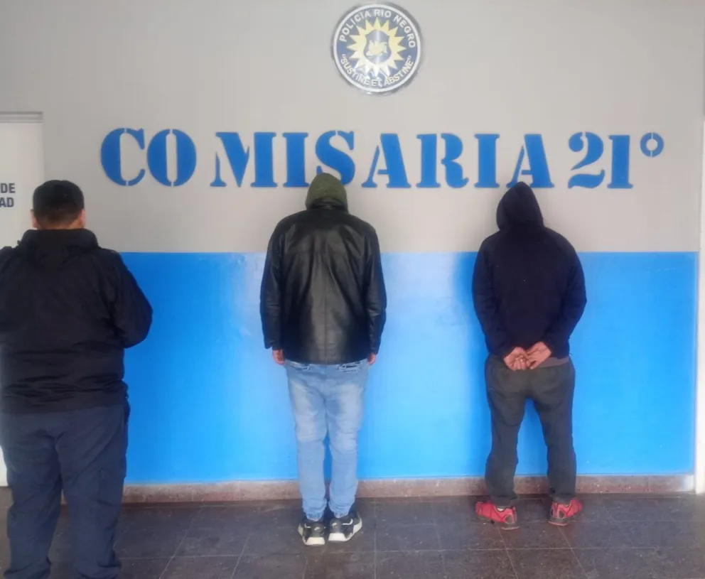 Ambos fueron trasladados a la Comisaria 21 donde quedaron detenidos por tentativa de robo. 