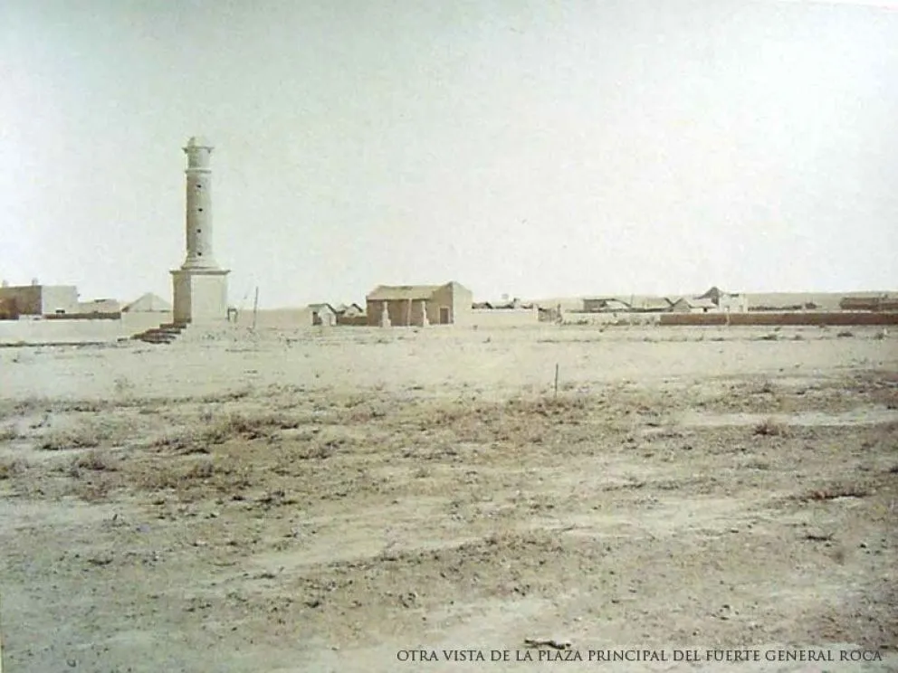 As&iacute; se ve&iacute;a la plaza principal del "Fuerte General Roca". Foto archivo ANR