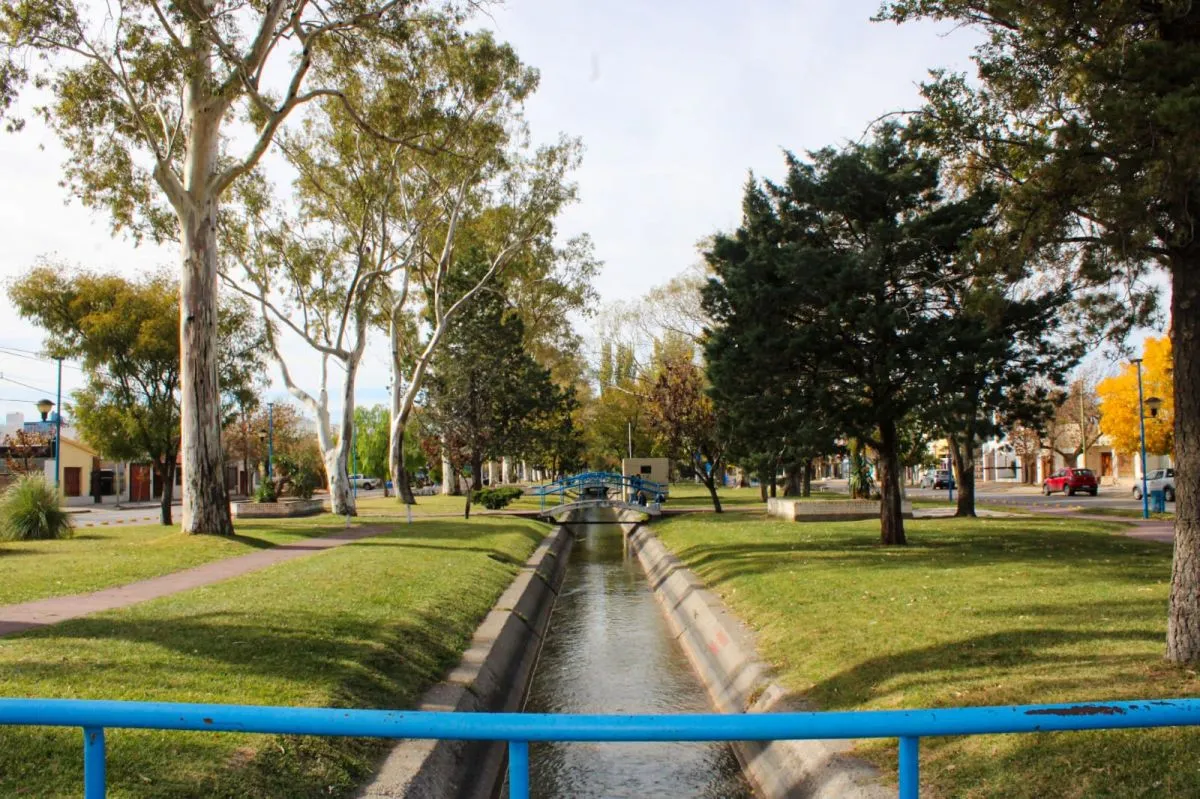 As&iacute; est&aacute; actualmente la obra que a pico y pala crearon los primeros habitantes de tierras roquenses. Foto: (Tania Domenicucci)