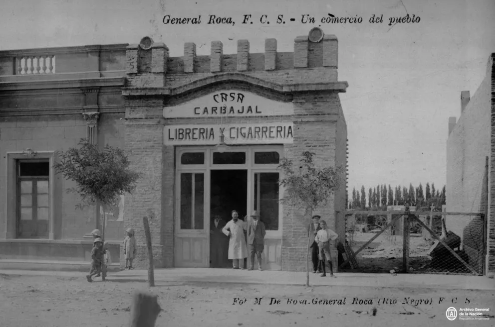 Casa Carabajal, comercio histórico de la ciudad. Imagen tomada en 1921. Foto (Archivo General de la Nación)
