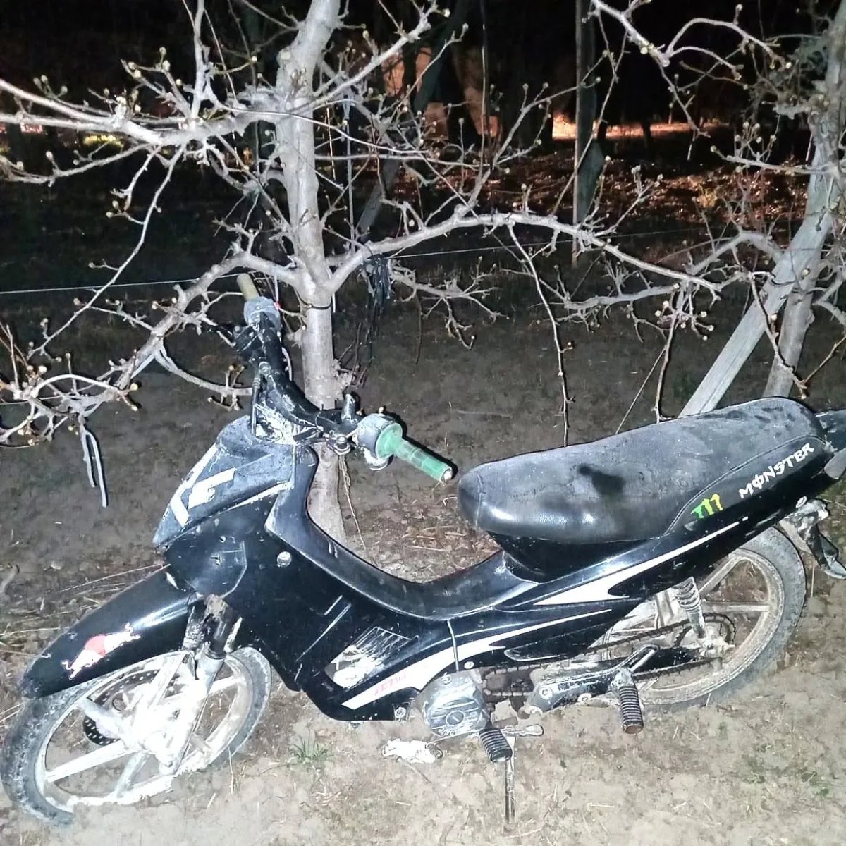 Los autores del intento de robo dejaron una moto en el lugar. Foto (gentileza)