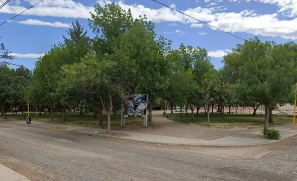 El tiroteo ocurrió en la noche del domingo en la plaza del barrio Islas Malvinas. (Foto archivo)