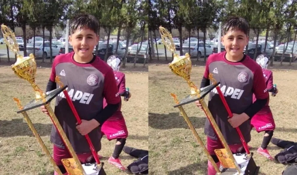 A su corta edad, Tiziano ya da sus primeros pasos en el fútbol grande, acompañado por el apoyo y la guía de su familia en todo momento. 
