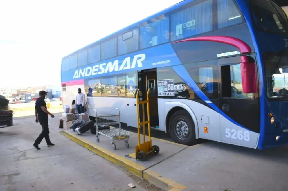 Lo abandonaron en el medio de la ruta, sin su equipaje y a varios kilómetros de su destino. La justicia condenó a Andemar a pagar una indemnización.