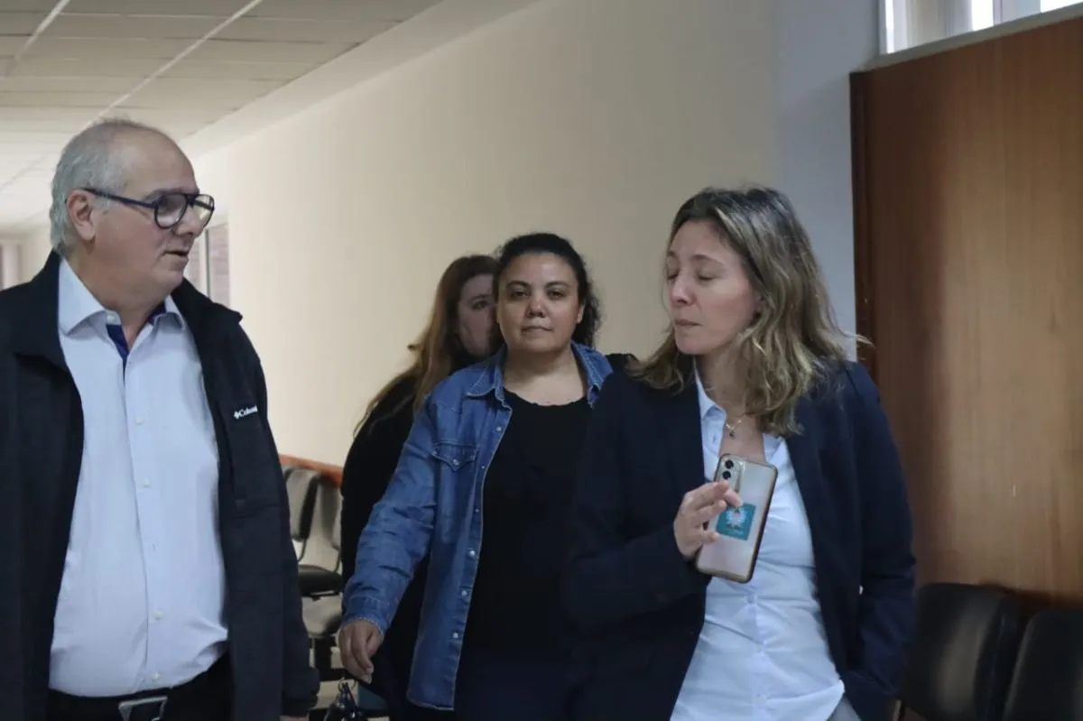 Gerardo Blanes, rector del IUPA en los pasillos de la fiscal&iacute;a. Foto: (Tania Domenicucci)