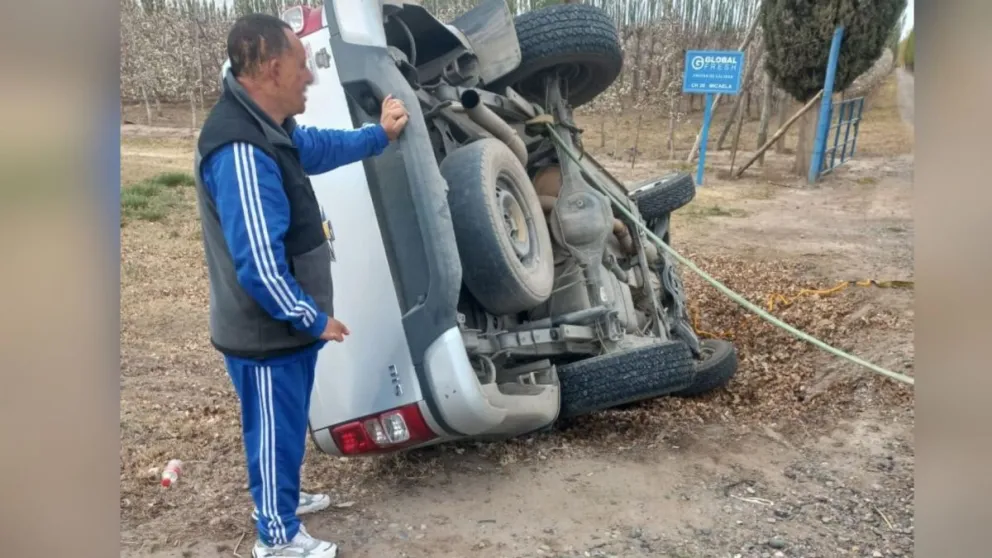 El conductor giró para ingresar a una de las chacras ubicadas al sur de la ruta 22, y perdió el control. Foto: gentileza.