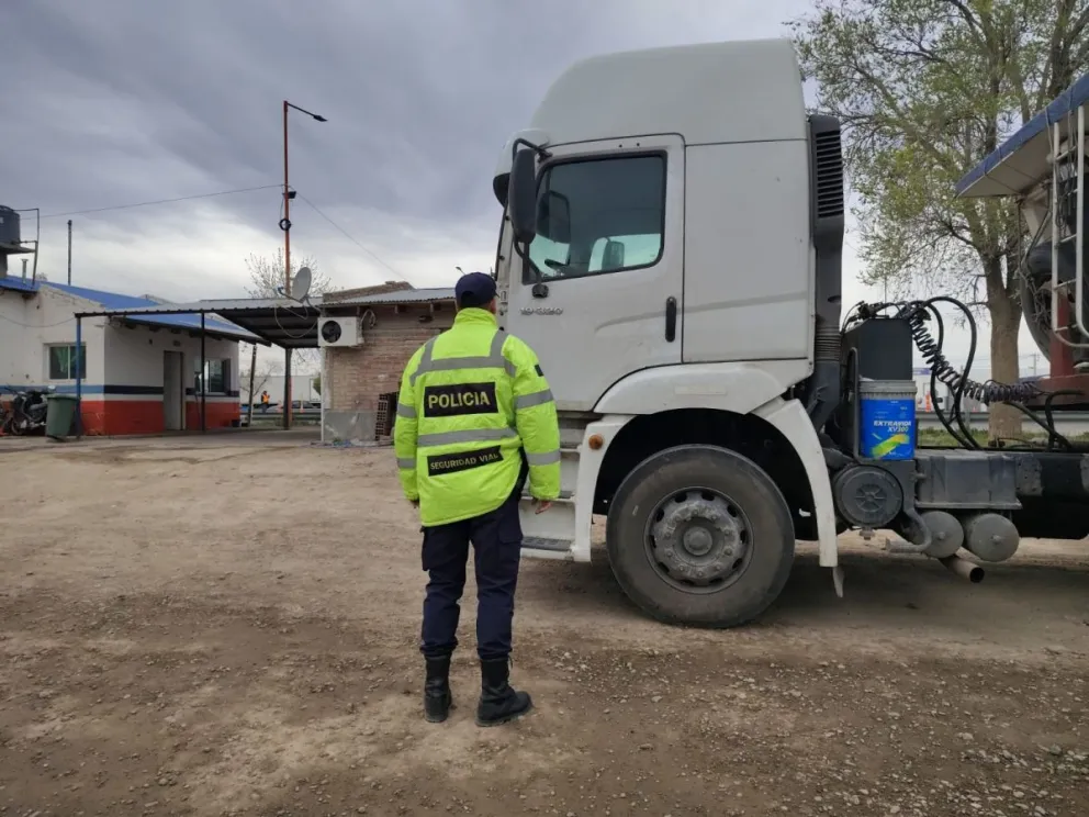 Por el hehco, notificaron al conductor de 49 años de un camión semirremolque. 