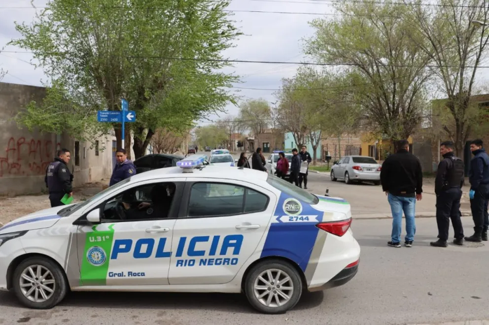 En la esquina de General Paz y Toledo se montó un operativo policial. Foto: (Tania Domenicucci)
