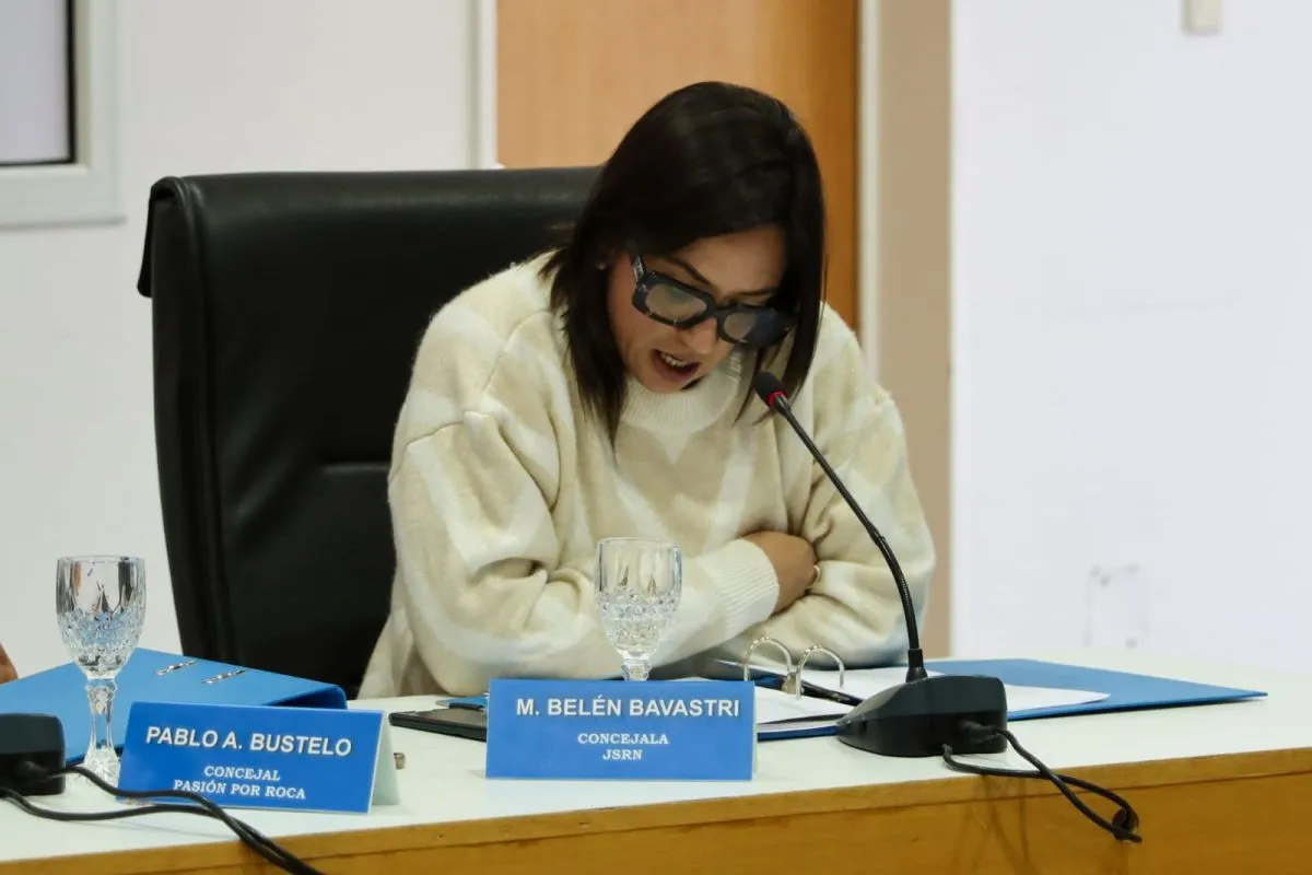 La concejal Bel&eacute;n Bavastri al momento de tomar la respuesta. Foto: (Tania Domenicucci)
