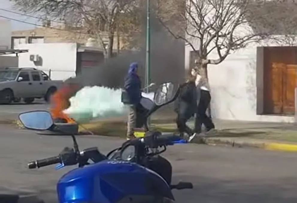 Volvió a escalar con una nueva protesta de trabajadores que reclaman sueldos atrasados. 