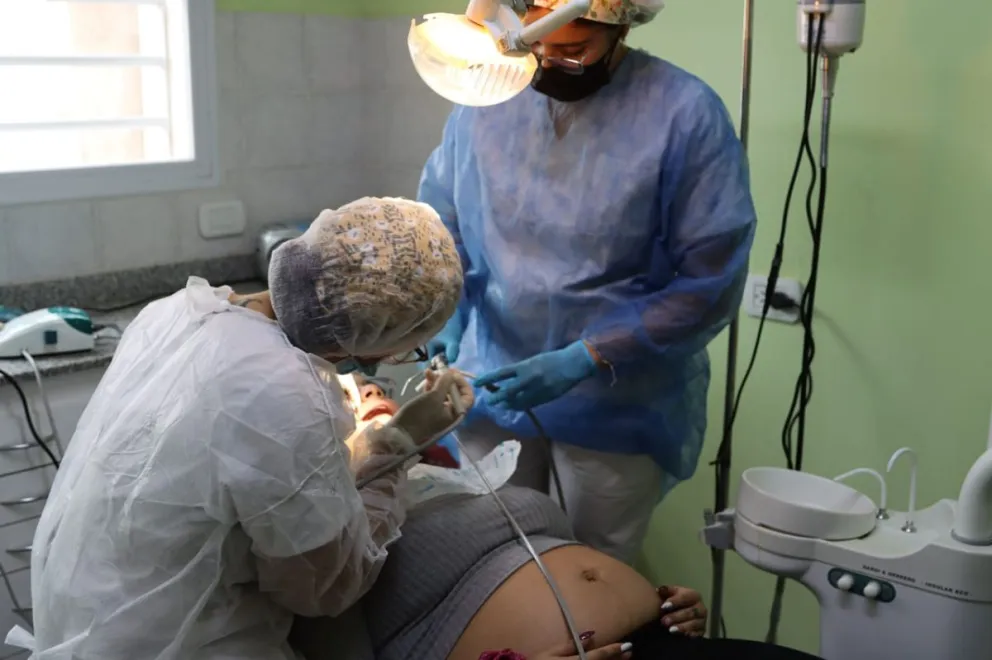 Los controles buscan prevenir enfermedades bucales y promover hábitos saludables desde la gestación. (Fotos Tania Domenicucci-ANR)