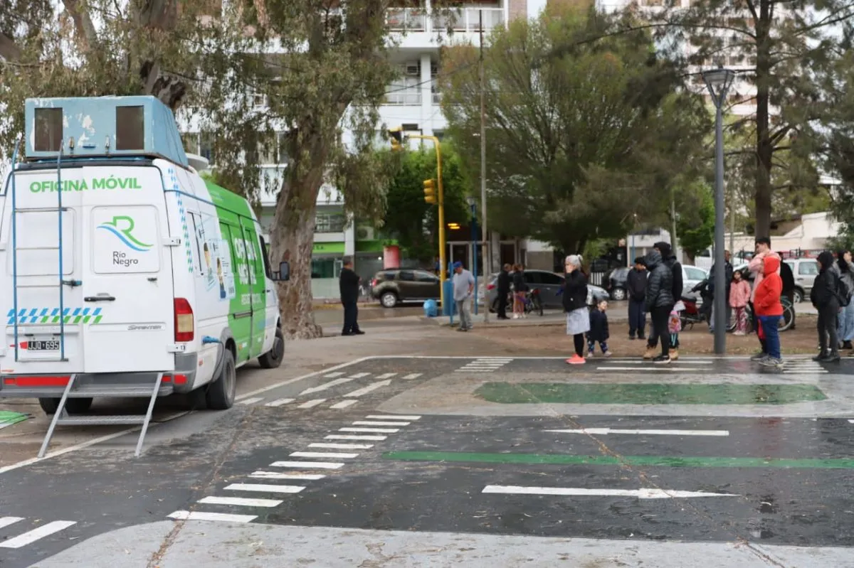 La atenci&oacute;n comenz&oacute; a las 9 en la plaza San Martin. Foto: (Tania Domenicucci)