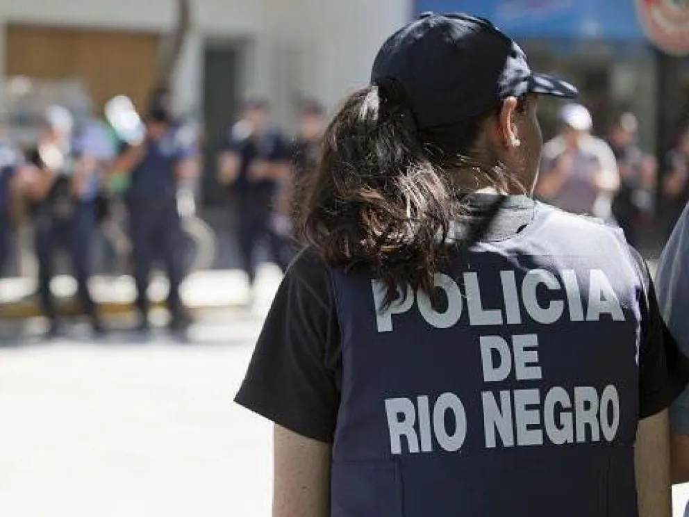 Una mujer de la Policía de Río Negro, inició una demanda