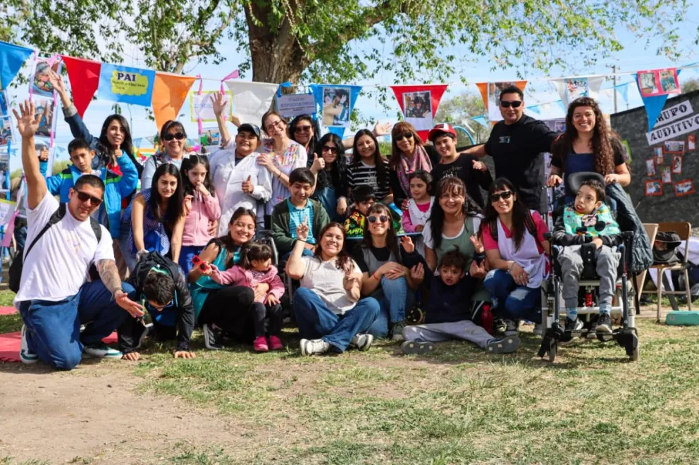 El Tercer FestiCUD “Cada uno decide” se desarrolla en el Paseo del Canal Grande con stands, talleres y espectáculos abiertos a la comunidad. Foto (Tania Domenicucci-ANR).