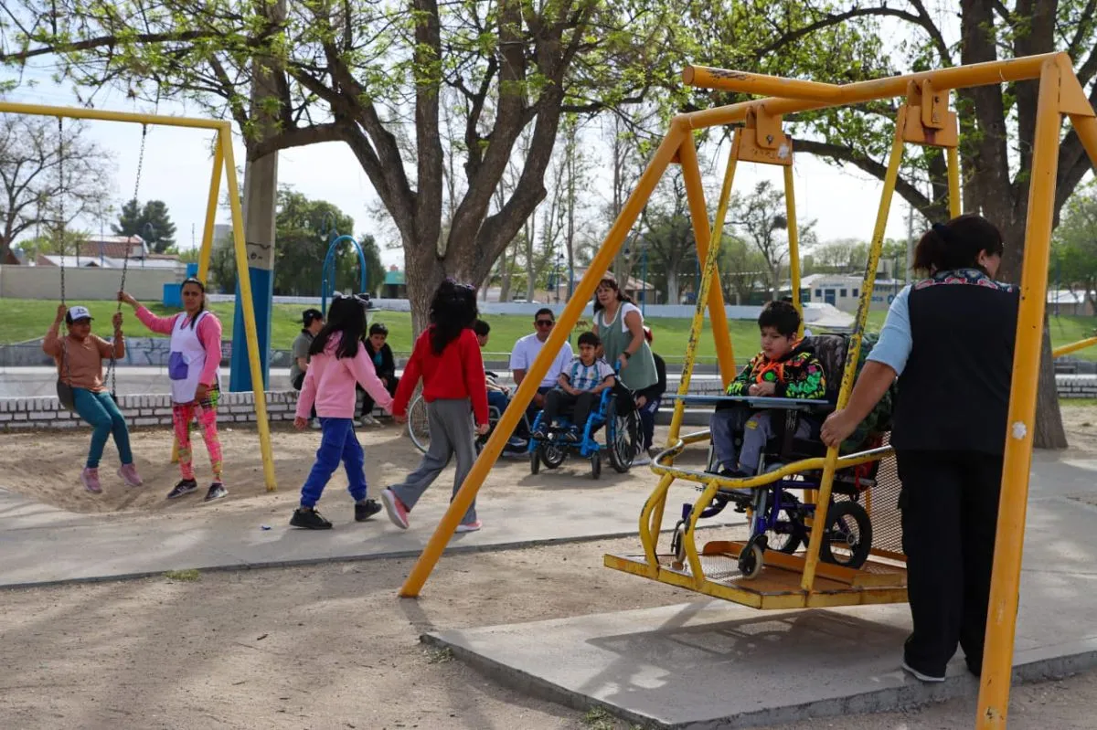 &ldquo;La mayor discapacidad es no darse cuenta que somos todos iguales&rdquo;: el lema que gu&iacute;a al Tercer FestiCUD, vivido este viernes en el Paseo del Canal Grande. Foto (Tania Domenicucci-ANR).