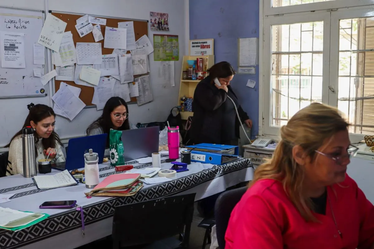 El hospital sostiene la asistencia de cientos de pacientes en Roca y la regi&oacute;n. Fotos Tania Domenicucci-ANR