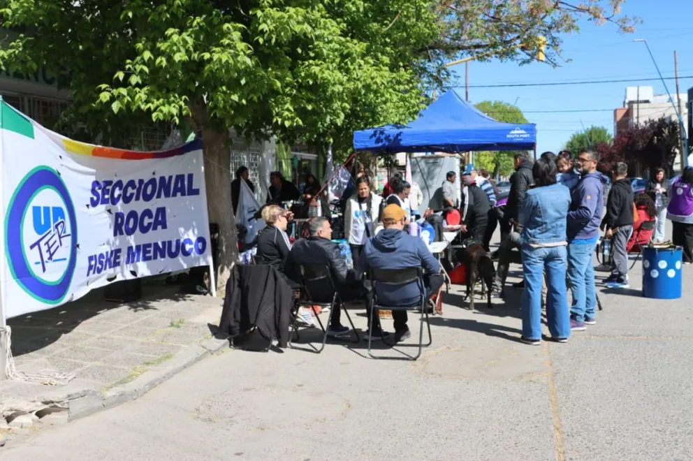La seccional de Roca movilizó hasta el Consejo Escolar. Foto: (Tania Domenicucci)