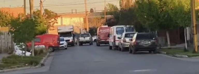 La calle en cuesti&oacute;n mide poco m&aacute;s de siete metros de ancho y funciona como v&iacute;a de paso hacia Ushuaia. Foto (gentileza)