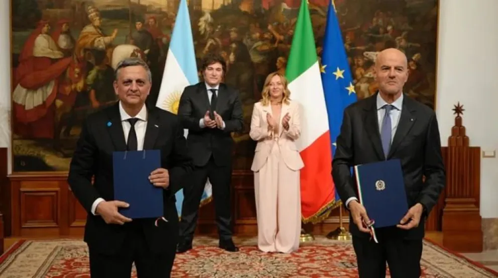 El primer acuerdo entre EI e YPF se celebró en junio de este año y al acto asistieron el Presidente Javier Milei y la Presidenta del Consejo de Ministros de Italia, Giorgia Meloni