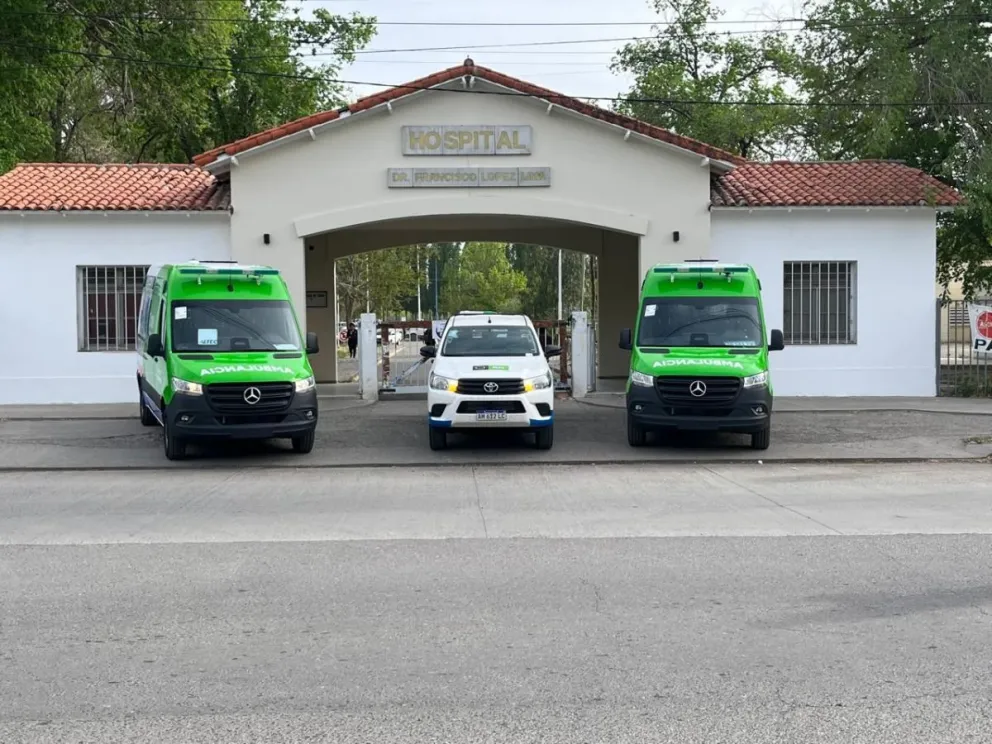 Las tres nuevas unidades sanitarias que arribaron al hospital de Roca. 