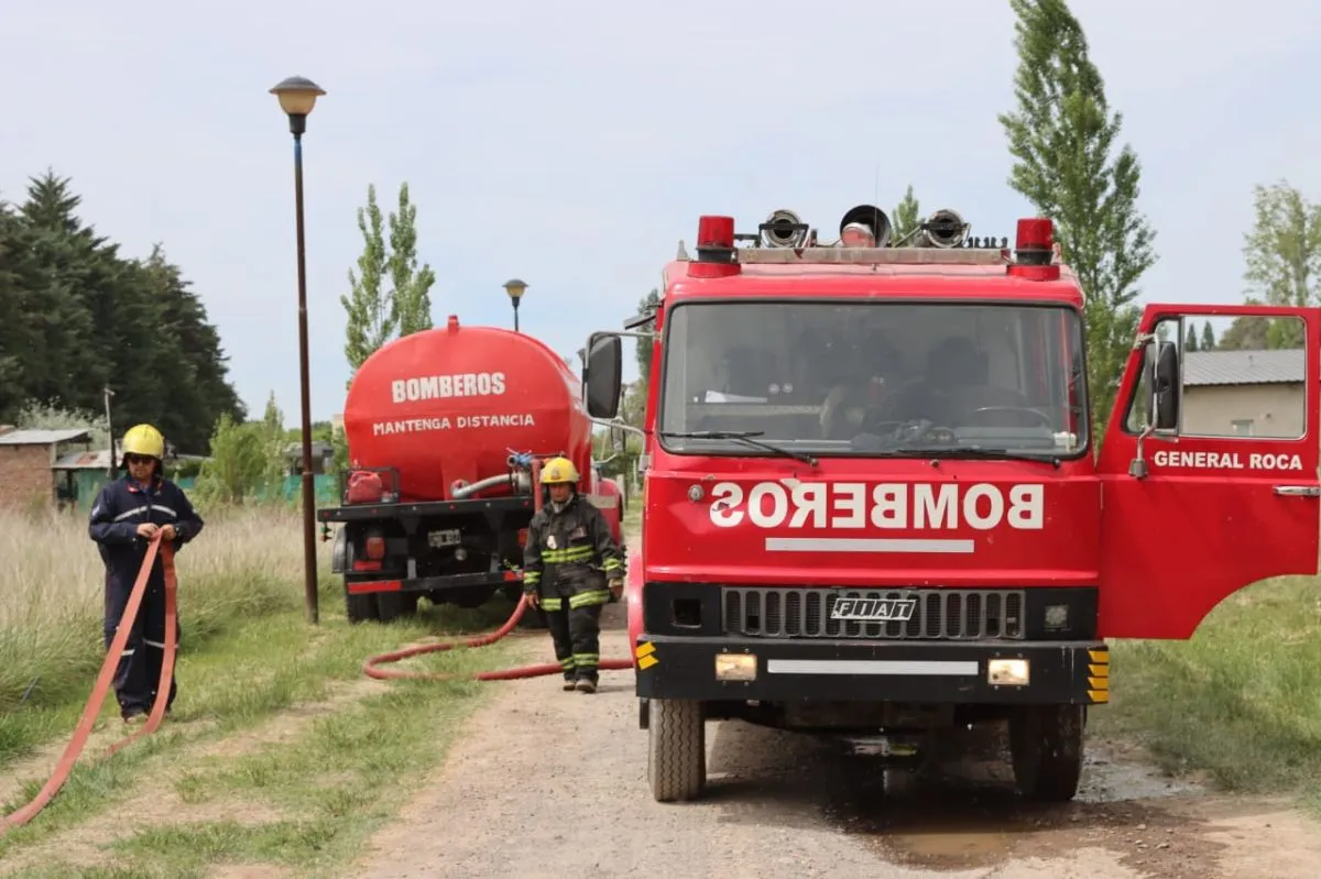 Tres dotaciones de Bomberos trabajaron en el lugar. Foto: Tania Domenicucci-ANR
