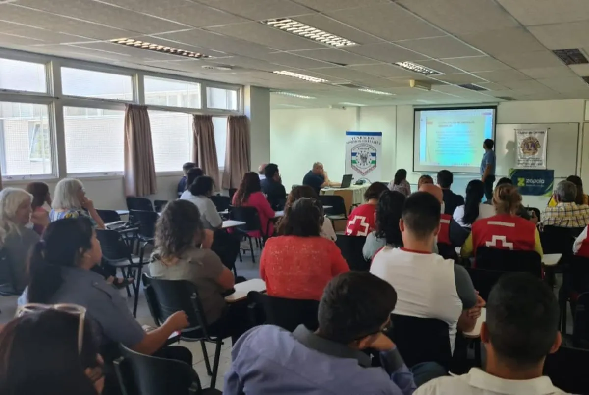 Capacitaciones dictadas por instructores sordos y orientadas a promover la comunicaci&oacute;n accesible. Foto: Sordos Comahue