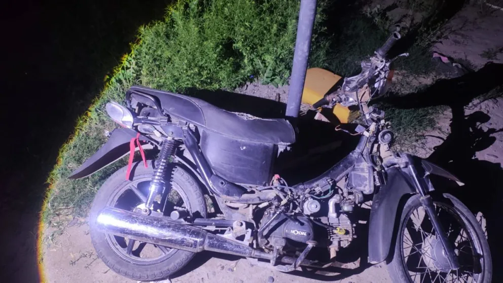 Moto secuestrada durante la persecución en la zona norte de Roca. Foto: Policía de Río Negro
