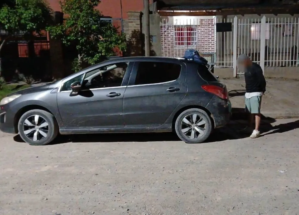 El conductor se encontraba sobre calle Gavilán. Foto: Policía de Río Negro
