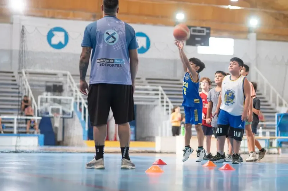 Los polideportivos, escenarios de la mayoría de los encuentros deportivos. 