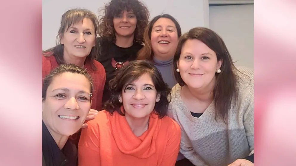 La finalidad de la caminata es poder “visibilizar, que se note el color rosa en la calle”. 