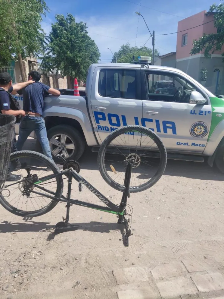La bicicleta fue robada en la zona céntrica y recuperada minutos después en el barrio Tiro Federal. Foto: Policía de Río Negro