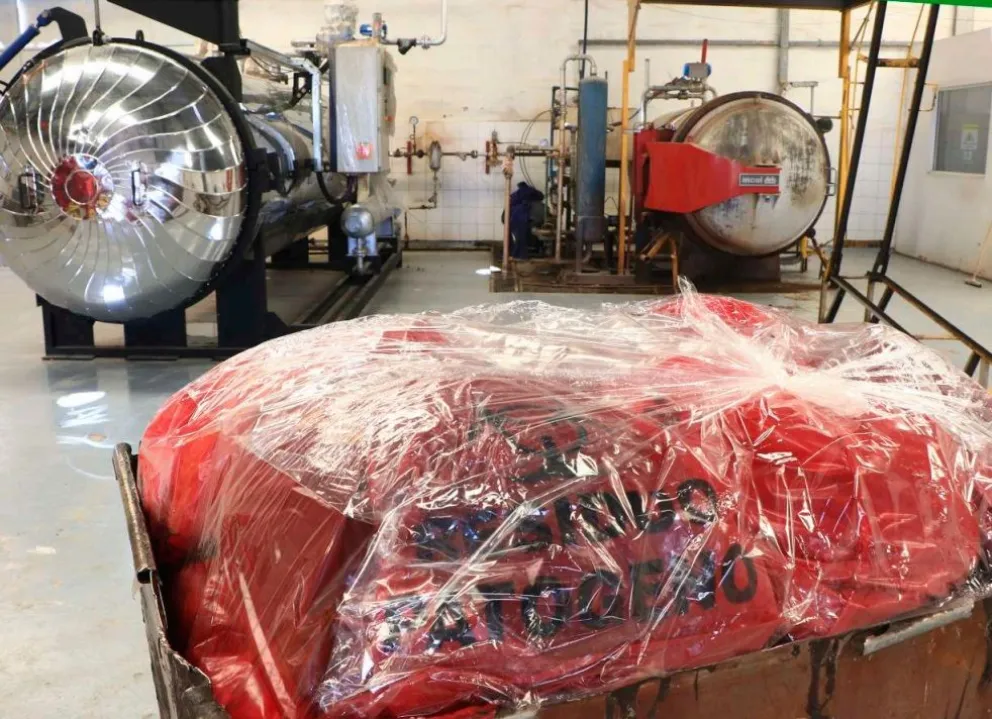 Equipos de autoclave en la planta de Zavecom, donde se esterilizan y tratan residuos patol&oacute;gicos antes de su disposici&oacute;n final. Foto: Zavecom