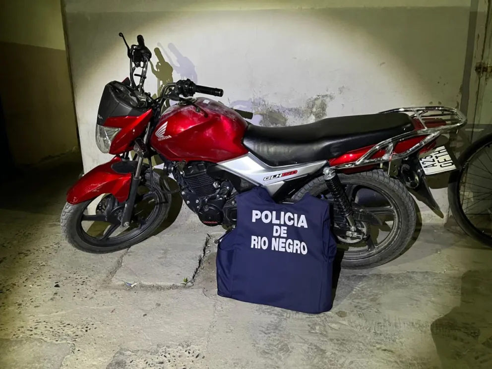 La moto que fue recuperada por efectivos de la Comisaría 22 de Cervantes. Foto: Policía de Río Negro