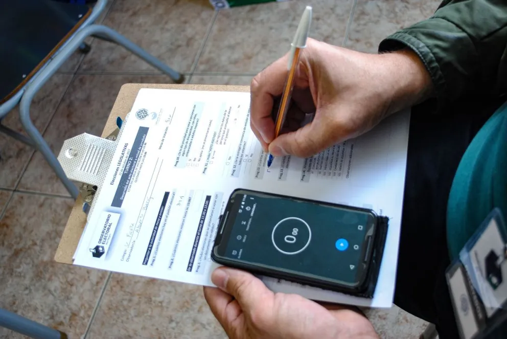 El observatorio analizaba la mecánica de votación, observaba la apertura de mesas y el conteo de votos.