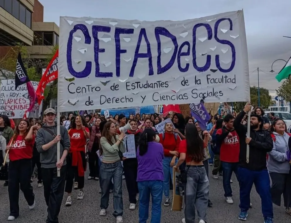 Desde el Centro de Estudiantes se organizan constantemente actividades en defensa de la educación pública. Fotos: Gentileza @Enclaveroja.fadecsfadel 