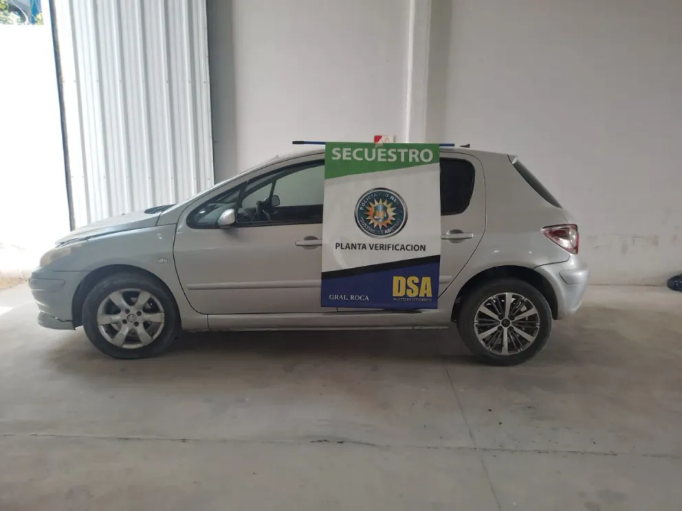 El Peugeot 307 que fue secuestrado por personal policial. Foto: Policía de Río Negro