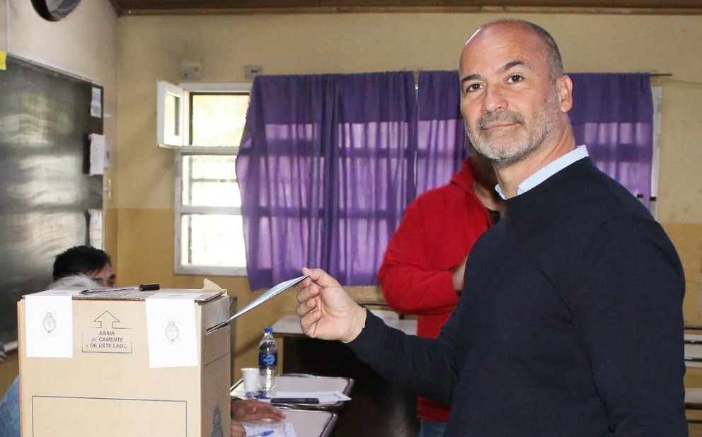 Juan Martín emitió su voto en la Escuela 42 durante la mañana de domingo.